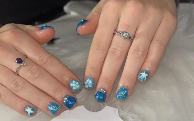 A short set by Jade, close to natural nail length